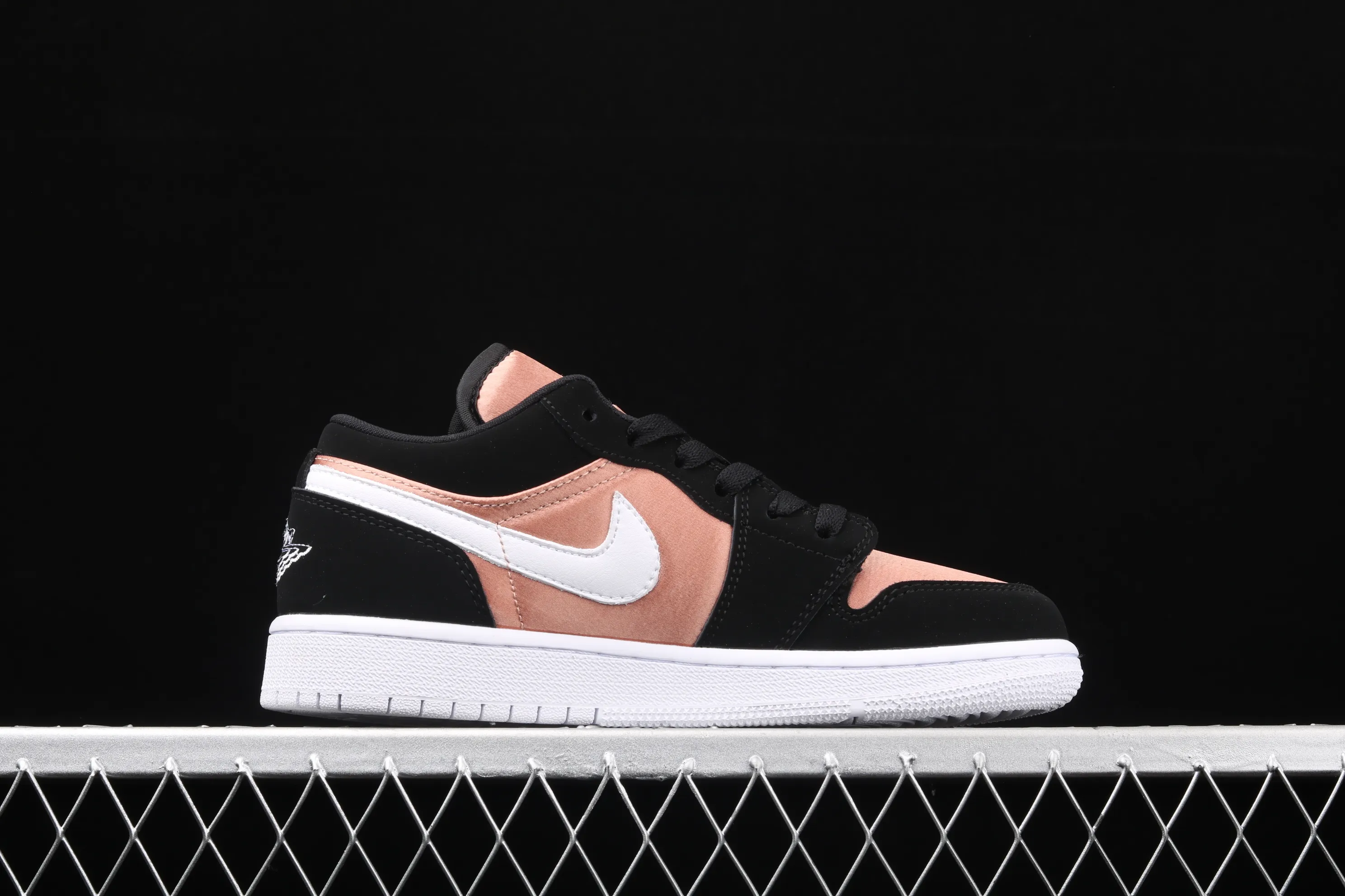 All categories Air Jordan Jordan series basketball shoes Air Jordan 1 Low New version Air Jordan 1 Low AJ1 Joe 1 low-top silk rose gold cultural and leisure sports sneakers 554723-090